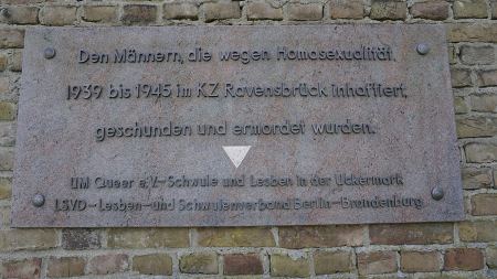 Gedenktafel für im Holocaust ermordeter homosexueller Männer
