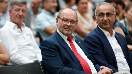 Im Publikum: Landtagsvizepräsident Rainer Schmeltzer und Kenan Küçük