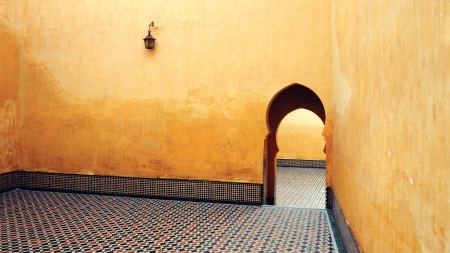 Arabisch-Kurs Raum mit orientalischem Fliesenmuster