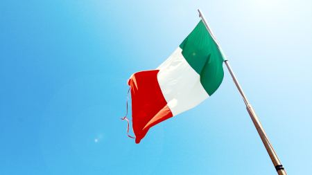 Italienische Flagge weht im Wind