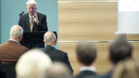 Oberbürgermeister der Stadt Dortmund Ullrich Sierau bei der Verleihung des IWP 2011