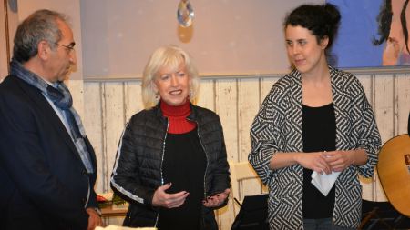 Bürgermeisterin Monika Simshäuser begrüßt das Publikum