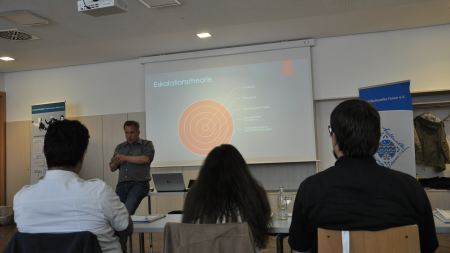 Vortrag zum Thema "Phänomenübergreifender Extremismus"