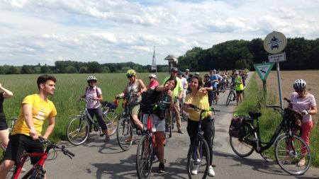 Fahrradfahrer an einer Kreuzung