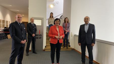 Gruppenbild mit sechs Menschen