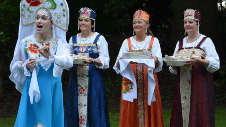 singende Frauen in Tracht vier Frauen in Trachten von Melodie 2004 Hamm e.V. singen