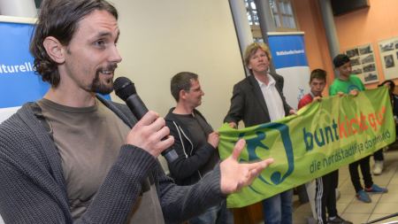 Neven Subotic Rede Neven Subotic bei Dankesrede für Multi-Kulti-Sonderpreis 2015, Mitglieder der Nordstadtliga buntkicktgut