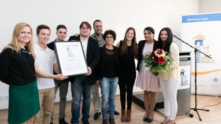 Sonderpreisträger des Multi-Kulti-Preises 2016: Kaktus Münster / Radio Münster mit Urkunde
