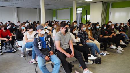rund 70 Schülerinnen und Schüler nehmen am Workshop teil rund 70 Schülerinnen und Schüler nehmen am Workshop teil