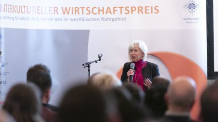 Monika Simshäuser, BM Hamm, redet beim IWP
