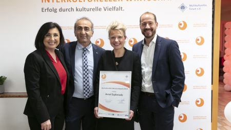 Katja Kortmann mit Partnern des Interkulturellen Wirtschaftspreises