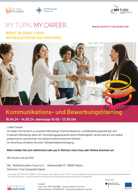 Flyer mit Text, Logos und Bild zu dem Kurs "Kommunikations- und Bewerbungstraining". Auf dem Bild sind fünf Frauen zu sehen, die um einen Tisch stehen. Zwei geben sich die Hand.