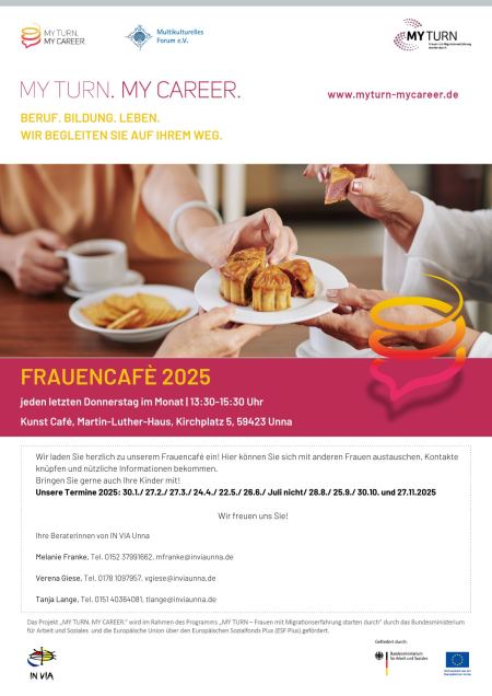 Mehrere Hände greifen nach Kuchenstücken auf einem Teller. Im Hintergrund stehen Kaffeetassen auf einem Tisch.  Unter dem Bild befindet sich die Aufschrift: "Frauencafé 2025, jeden letzten Donnerstag im Monat"