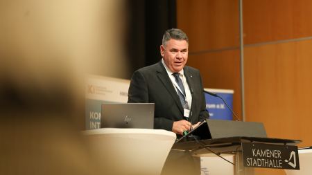 Landrat Mario Löhr auf der Bühne