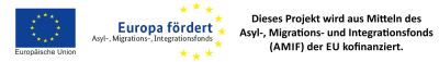 Flagge der EU mit dem Logo "Europa fördert" und dem Förderhinweis "Dieses Projekt wird aus Mitteln des Asyl-, Migrations- und Integrationsfonds (AMIF) der EU kofinanziert."