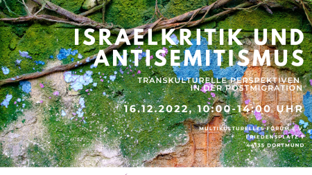 Text vor bemooster Wand "Israelkritik und Antisemitismus"