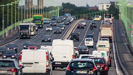 Autos auf der Fahrbahn